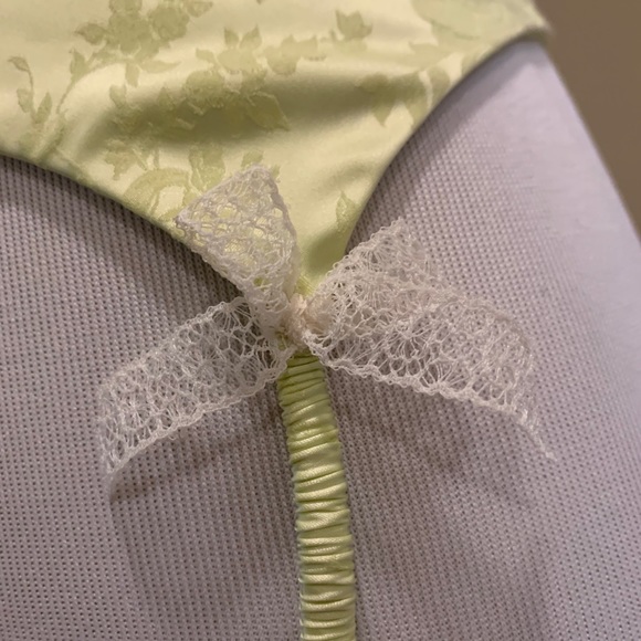 VS Vintage Floral Designer Bow Garter Belt - Picture 6 of 10